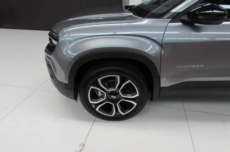 Jeep Avenger nuova a Milano (5)