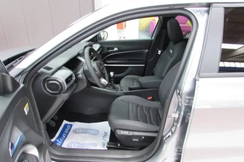 Jeep Avenger nuova a Milano (6)