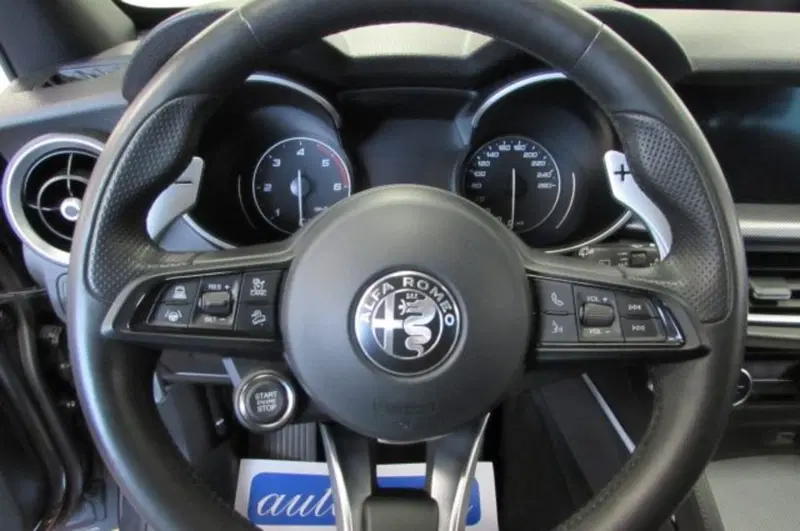 Alfa Romeo Stelvio usata a Milano (11)