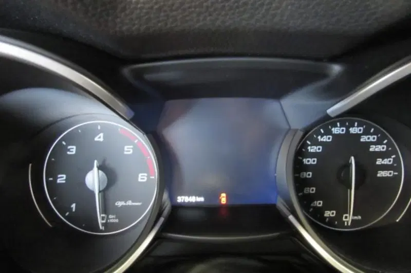 Alfa Romeo Stelvio usata a Milano (12)