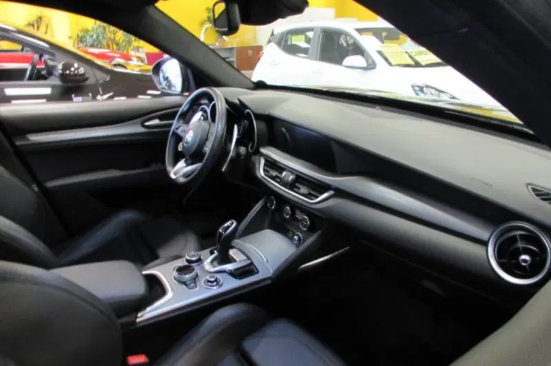 Alfa Romeo Stelvio usata a Milano (16)