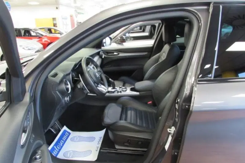 Alfa Romeo Stelvio usata a Milano (7)