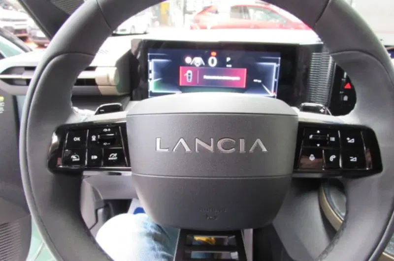 Lancia Ypsilon usata a Milano (11)