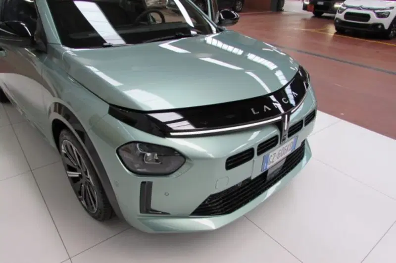 Lancia Ypsilon usata a Milano (17)