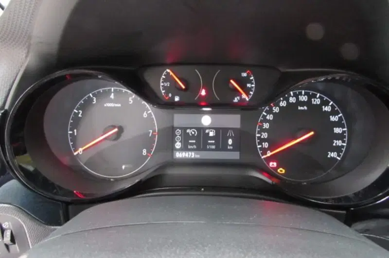 Opel Corsa usata a Milano (11)