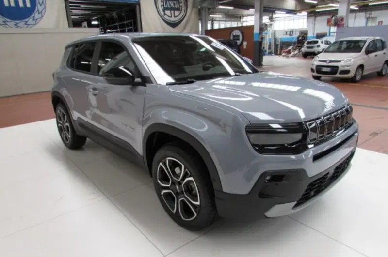 Jeep Avenger nuova a Milano (2)