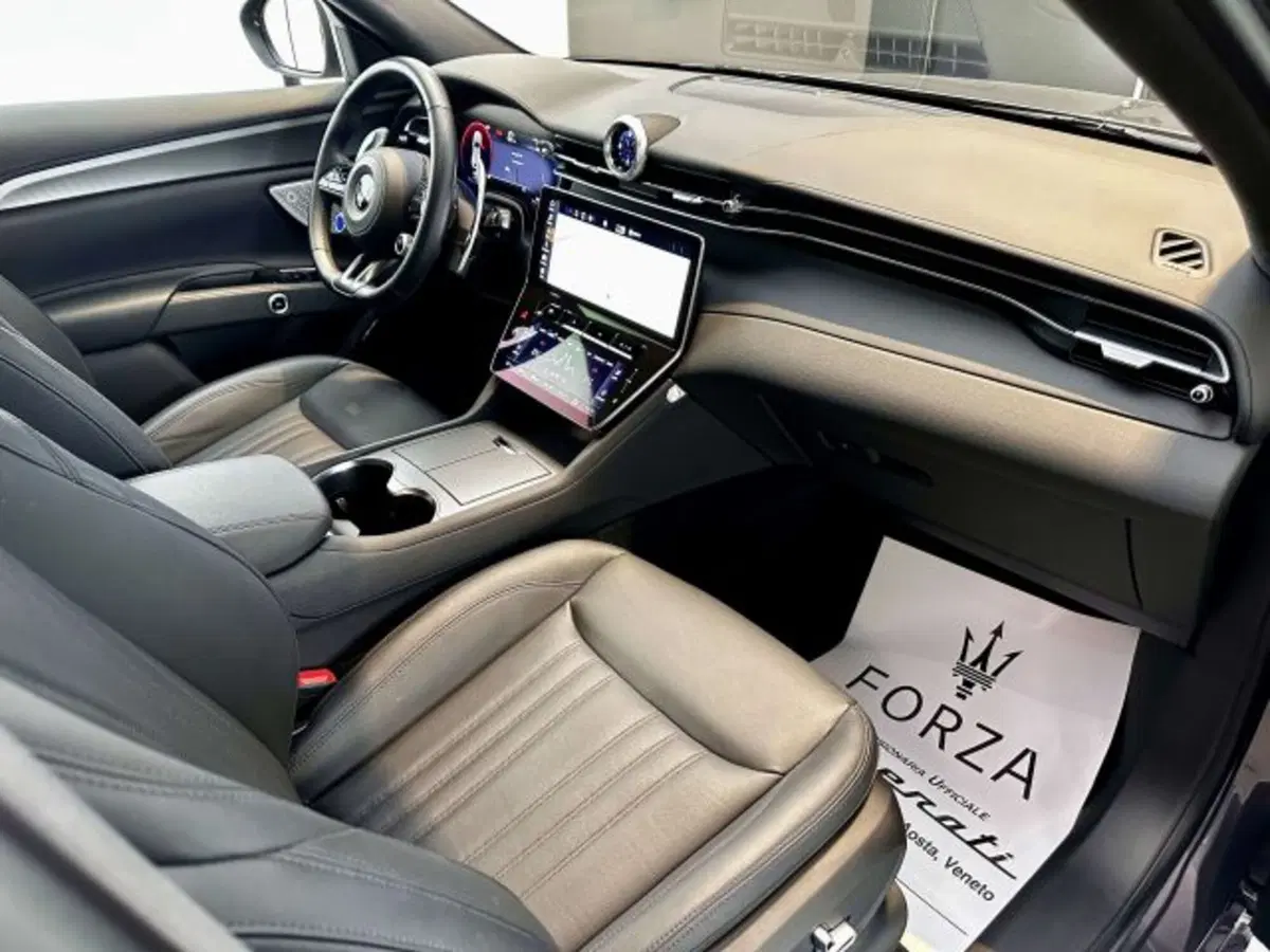 Maserati Grecale usata a Torino (12)