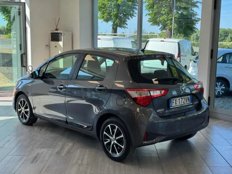 Toyota Yaris usata a Lucca (4)