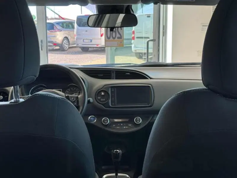 Toyota Yaris usata a Lucca (7)