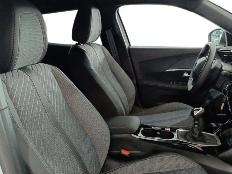 Peugeot 2008 nuova a Catania (10)