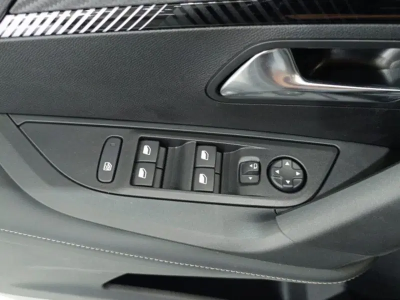 Peugeot 2008 nuova a Catania (19)