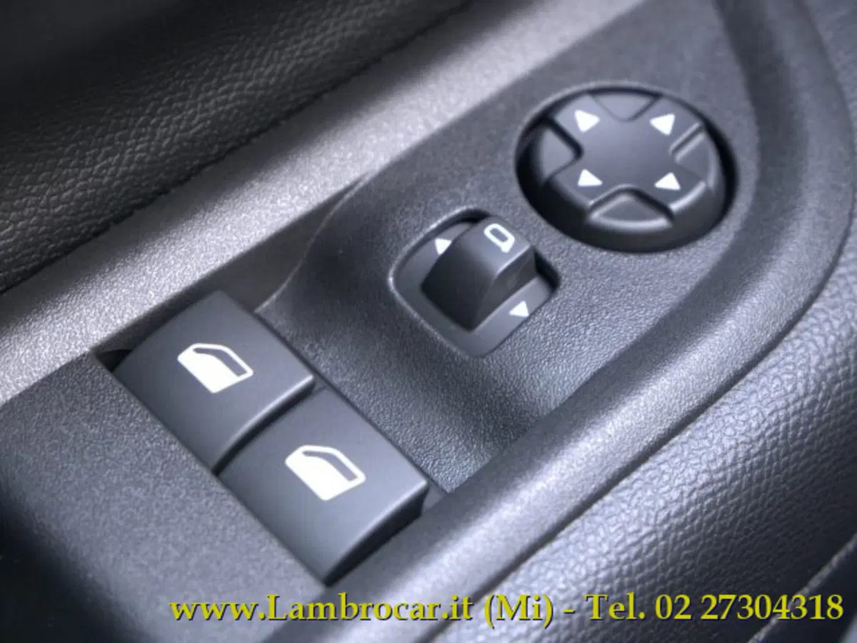 Citroen C3 Aircross nuova a Milano (11)