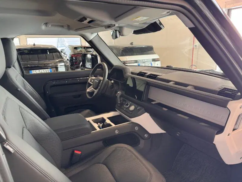 Land Rover Defender usata a Venezia (7)