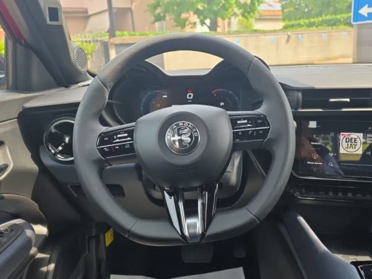 Alfa Romeo Junior nuova a Monza e Brianza (9)