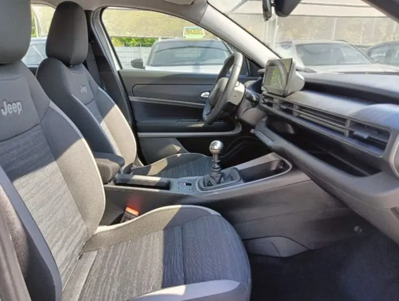 Jeep Avenger nuova a Brescia (16)