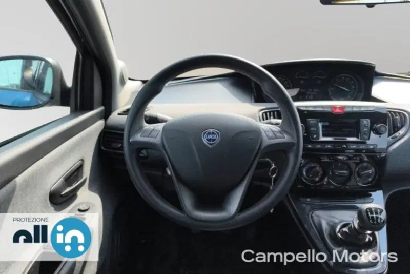 Lancia Ypsilon usata a Venezia (8)