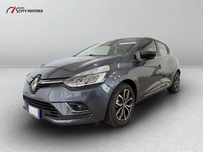Renault Clio TCe 12V 75 CV 5 porte Moschino Zen del 2019 usata a Monza