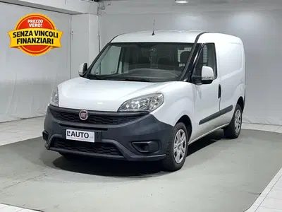 Fiat Dobl&ograve; Furgone 1.6 MJT 105CV PL-TN Cargo Maxi Lamierato SX del 2015 usata a Montagna in Valtellina