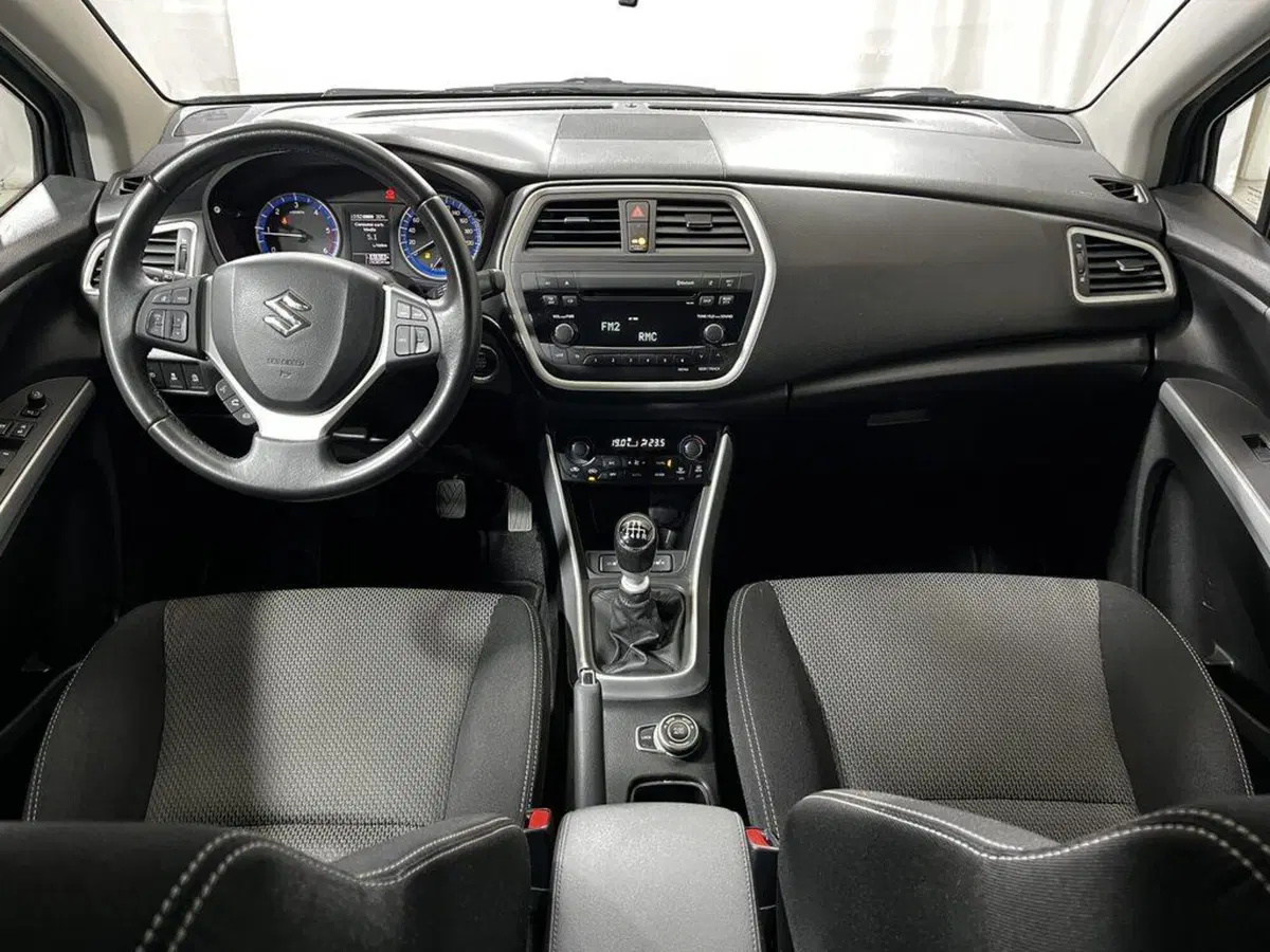 Suzuki S-Cross usata a Sondrio (12)