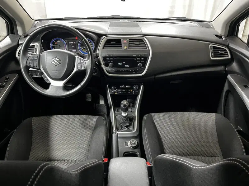 Suzuki S-Cross usata a Sondrio (12)