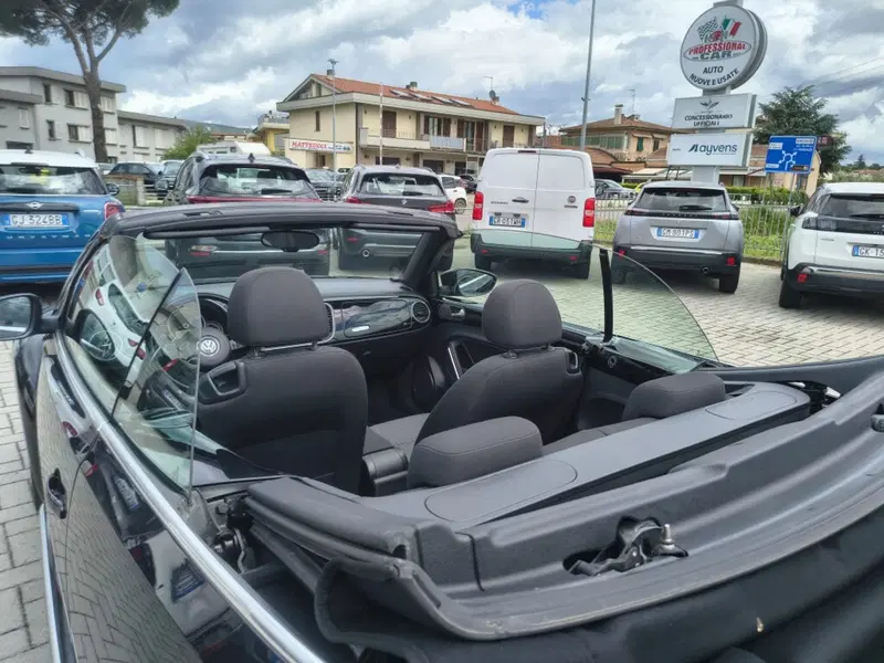 Volkswagen Maggiolino Cabrio usata a Firenze (16)
