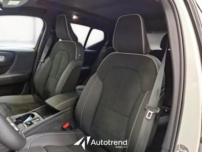 Volvo XC40 usata a Bari (17)