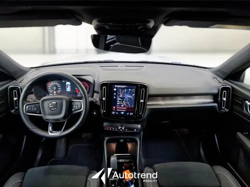 Volvo XC40 usata a Bari (8)