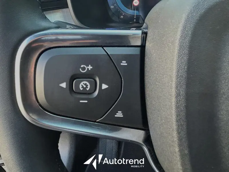 Volvo XC40 usata a Bari (12)