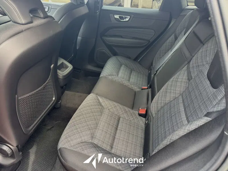 Volvo XC60 usata a Bari (12)