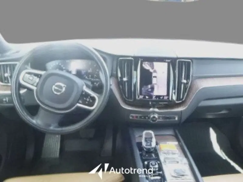 Volvo XC60 usata a Bari (13)