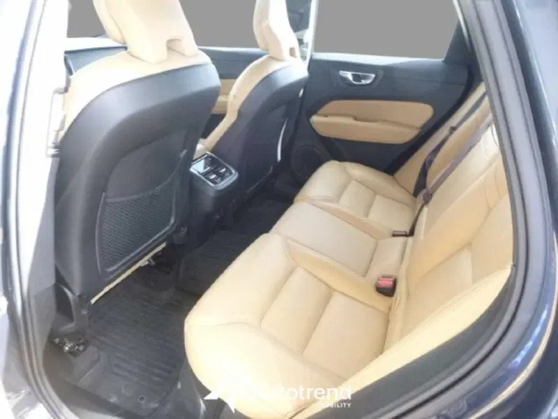 Volvo XC60 usata a Bari (7)