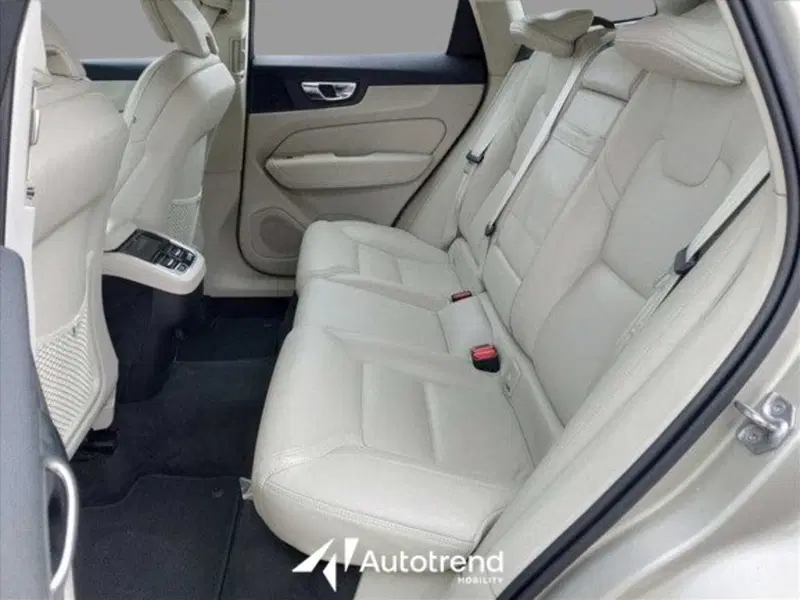 Volvo XC60 usata a Bari (17)