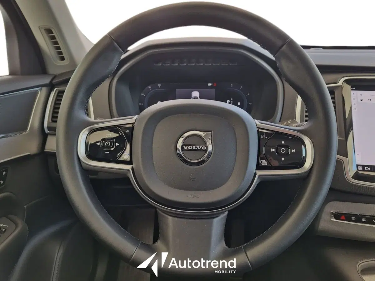 Volvo XC90 usata a Bari (9)