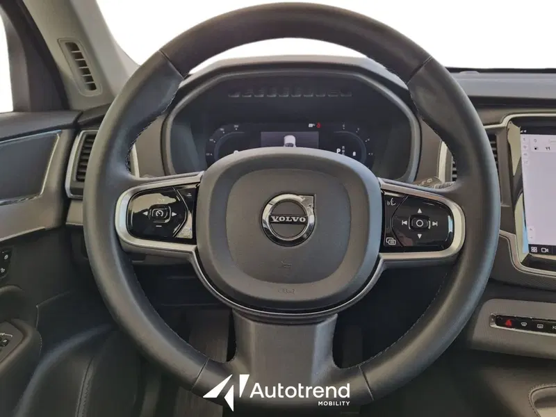 Volvo XC90 usata a Bari (9)