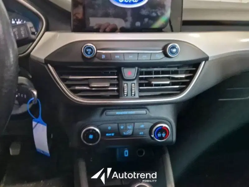 Ford Focus Station Wagon usata a Bari (11)