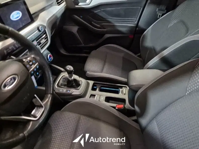 Ford Focus Station Wagon usata a Bari (7)
