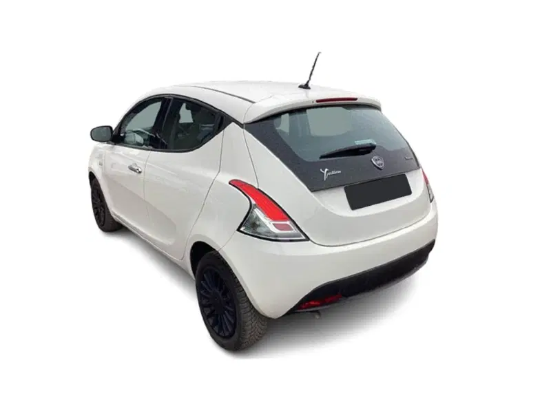 Lancia Ypsilon usata a Bari (4)