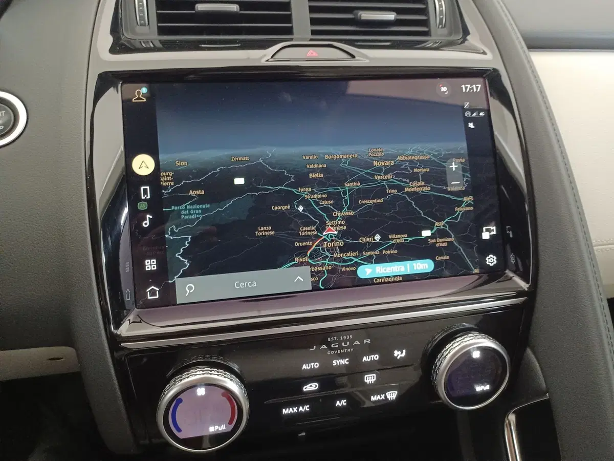 Jaguar E-Pace usata a Torino (11)