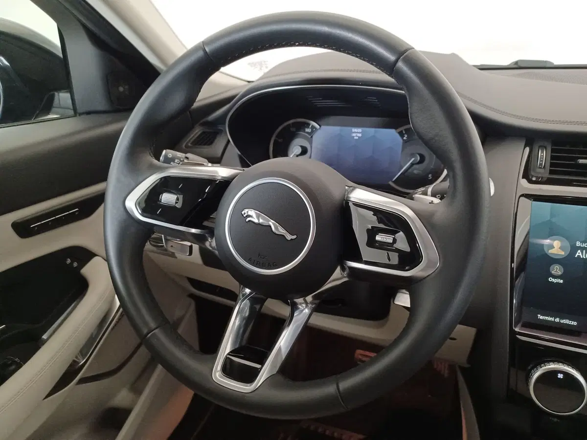 Jaguar E-Pace usata a Torino (18)
