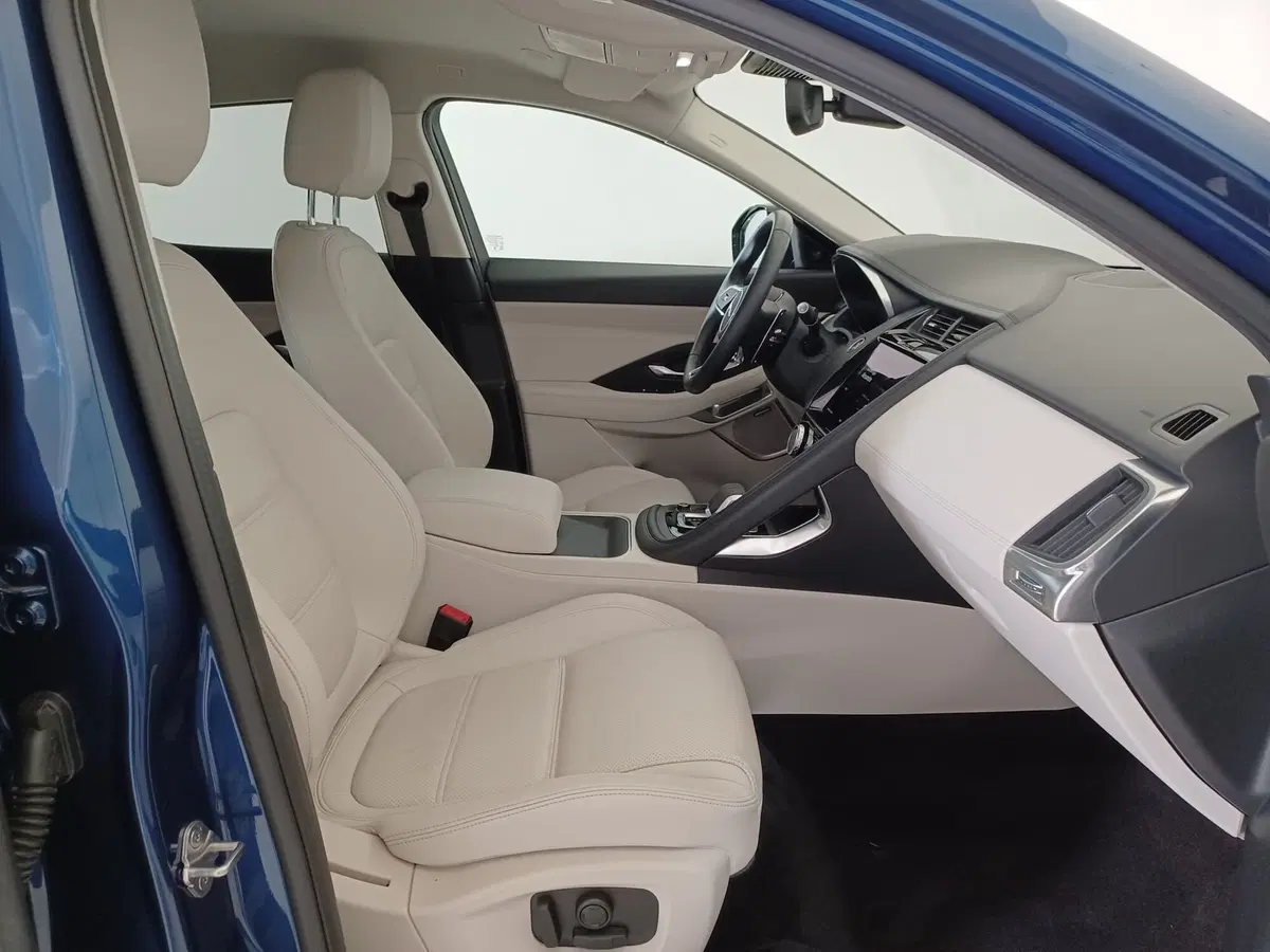 Jaguar E-Pace usata a Torino (3)