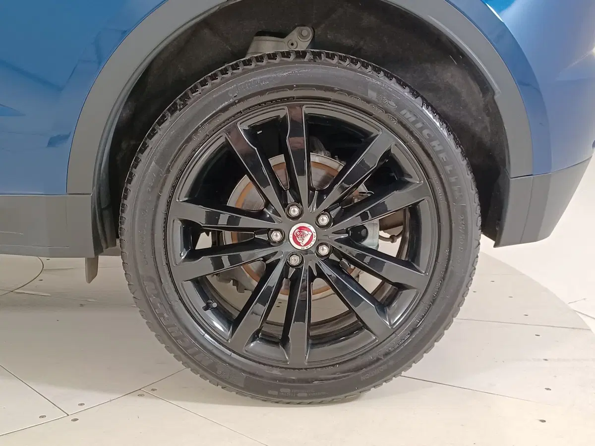 Jaguar E-Pace usata a Torino (9)