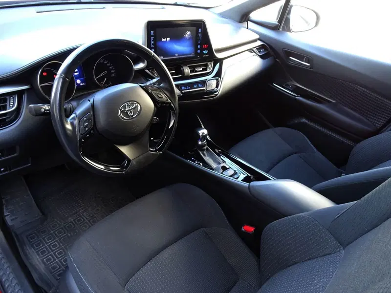 Toyota Toyota C-HR usata a Padova (8)