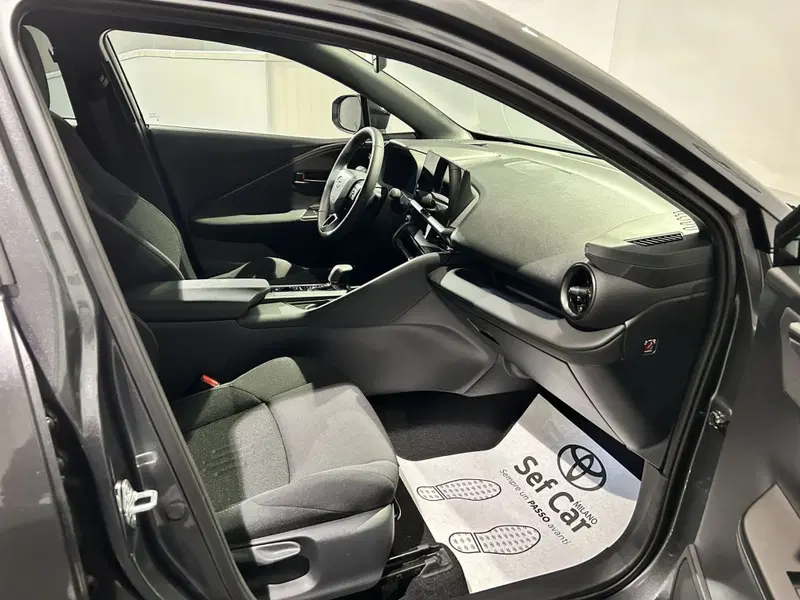 Toyota Toyota C-HR usata a Milano (12)
