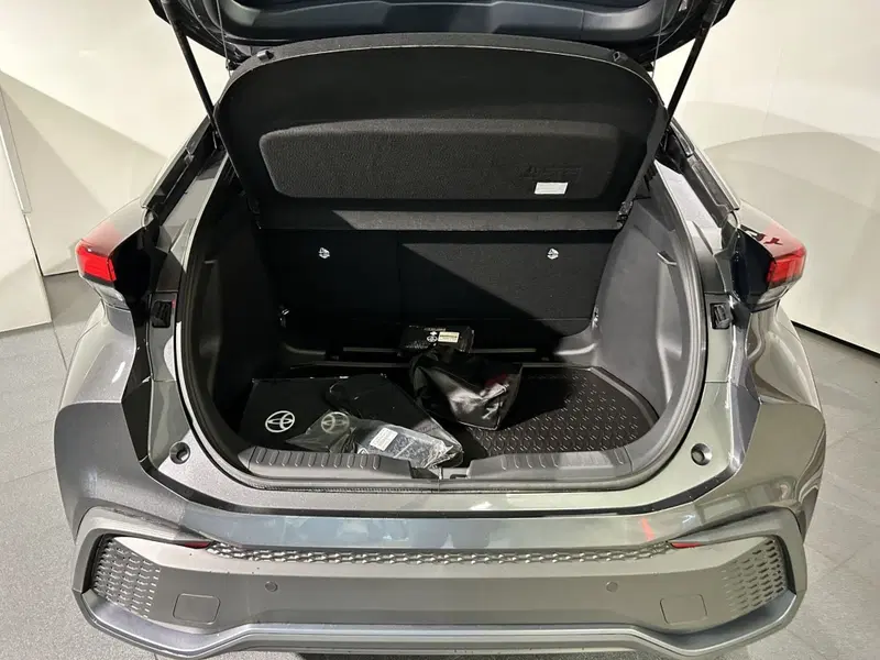 Toyota Toyota C-HR usata a Milano (5)