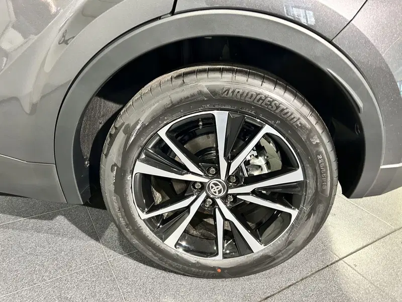 Toyota Toyota C-HR usata a Milano (6)