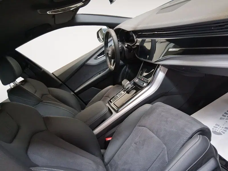 Audi Q8 Sportback usata a Bologna (8)