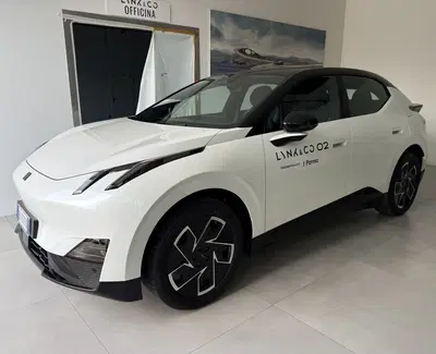 Lynk &amp; Co 02 02 Core del 2025 usata a Parma