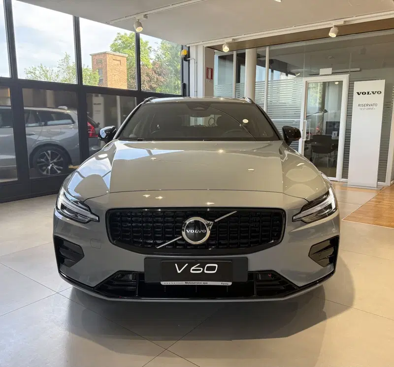 Volvo V60 nuova a Parma (2)