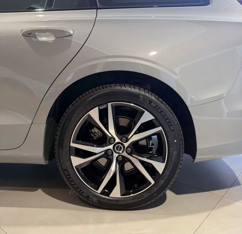 Volvo V60 nuova a Parma (3)