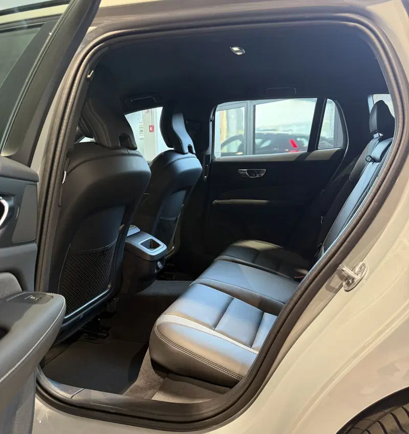 Volvo V60 nuova a Parma (5)